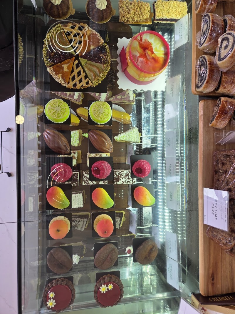 ChrisRia Cuisine & Bakery
