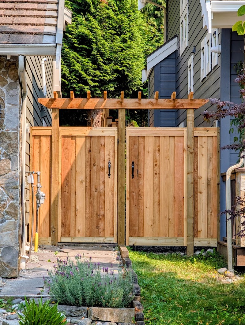 5 STAR Fence + Stain