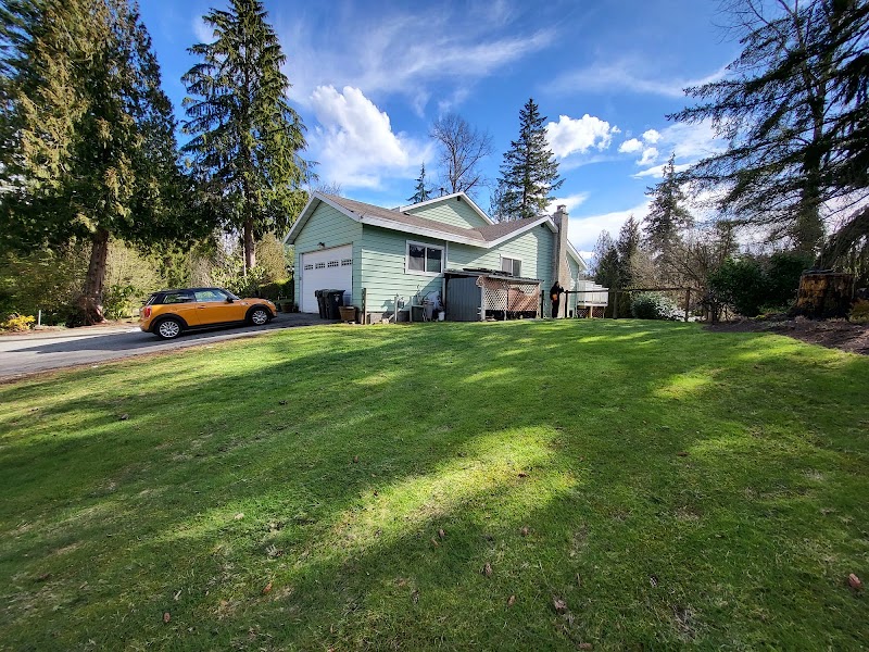 YOUNG Real Estate photo