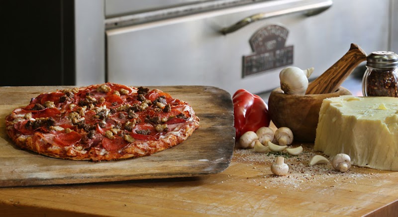 Me-n-Ed's Pizza Parlors photo